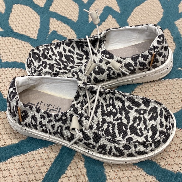 Hey Dude Wendy Woven Cheetah Grey Women’s Slip-On Shoes - Picture 2 of 9